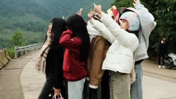 Hassle-Free Group Trips Abroad: 12 Essential Tips