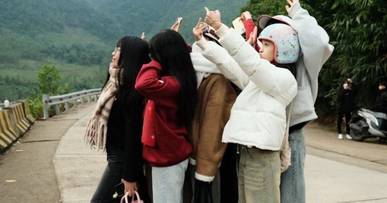 Hassle-Free Group Trips Abroad: 12 Essential Tips